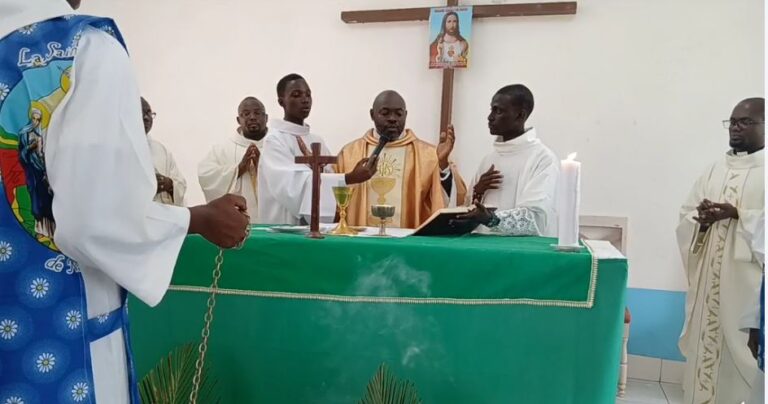 Messe d’installation de la quasi paroisse Saint Philippe de Makouke.