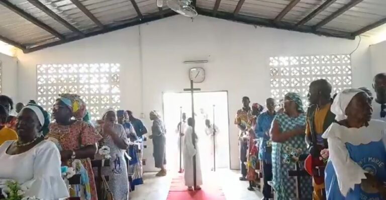 Messe de présentation des quasi paroisses de Sainte Marie de Bifoun et Saint Joseph de Bel Abanga.