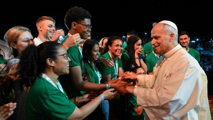 Léon XIV exhorte les jeunes à être témoins du Christ et à bâtir la paix