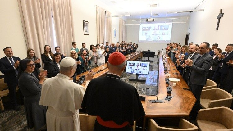 Visite du Pape Léon XIV au Dicastère pour le service du développement humain intégral