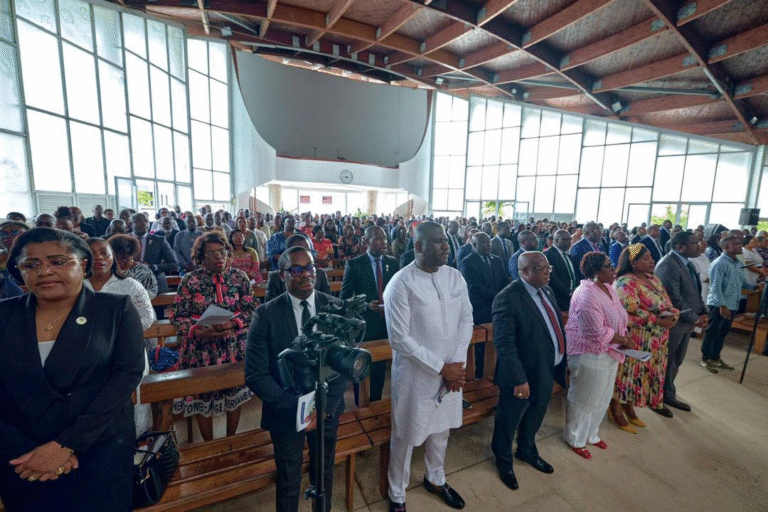 [Eglise]: Messe pontificale d&rsquo;action de grâce pour les 60 ans de service de la comptabilité publique et du Trésor public à la paroisse  Saint Pierre