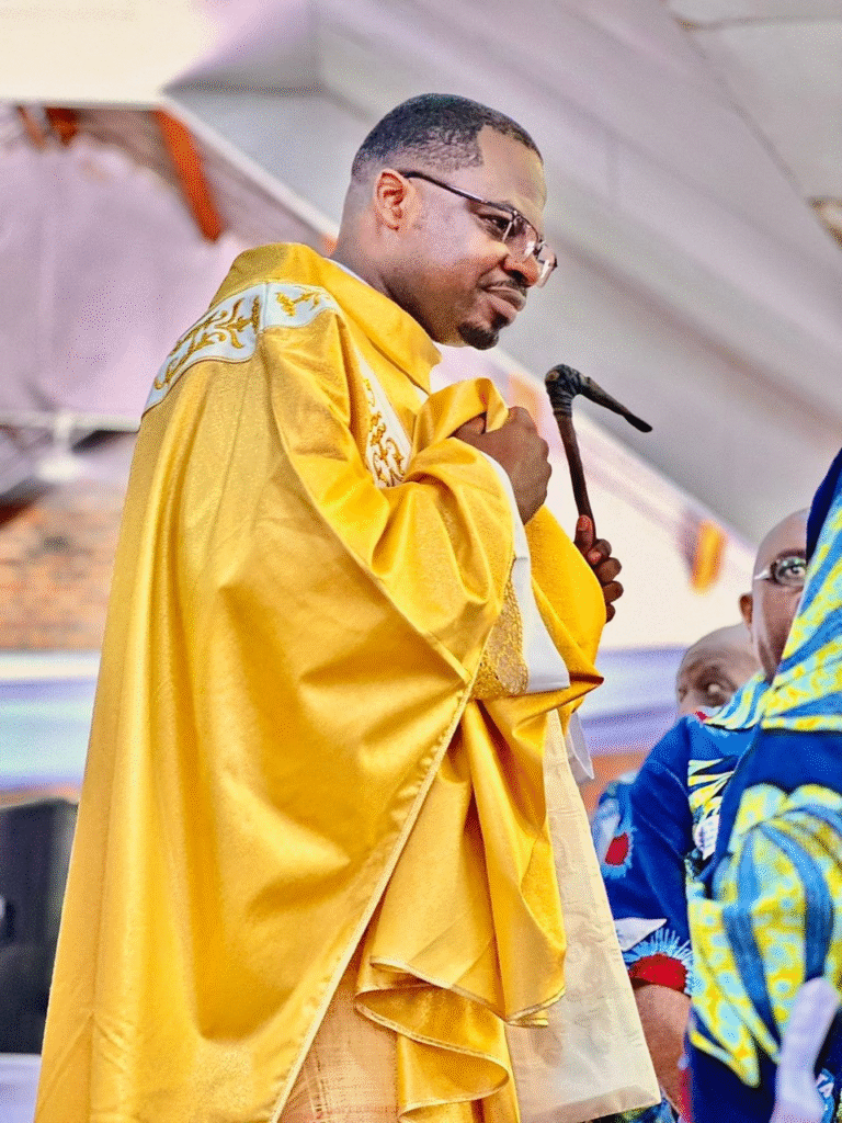 Messe de prémices de l&rsquo;abbé Yan à la paroisse notre Dame de la Salette de Koulamoutou