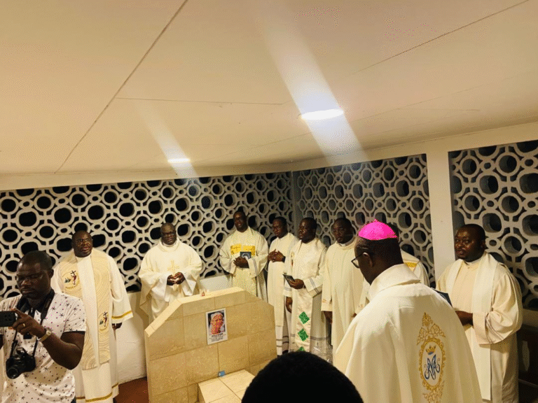 Messe d’anniversaire de naissance de l’abbé Michael OYONO MOUSSAVOU curé de la paroisse saint Pierre à la fraternité saint Jean.