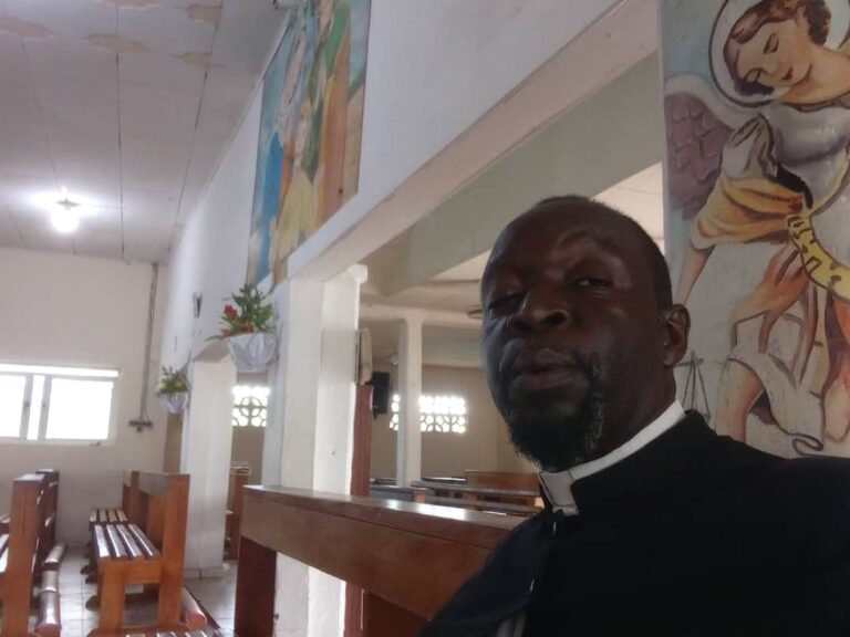 Joyeux anniversaire au Père Serge-Patrick Mabickassa