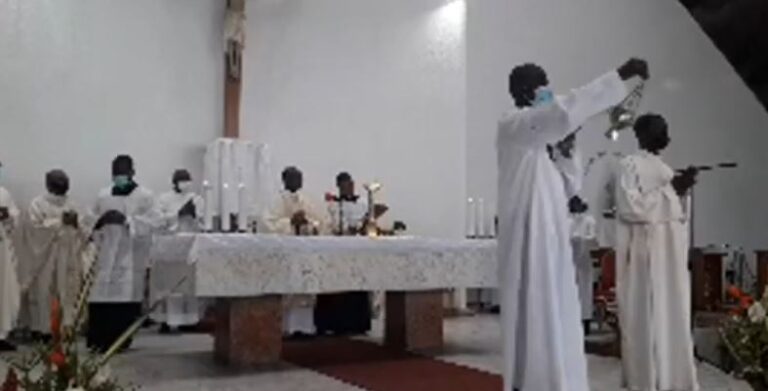 Célébration de la fête du Christ Roi de l’universel à Saint–Pierre