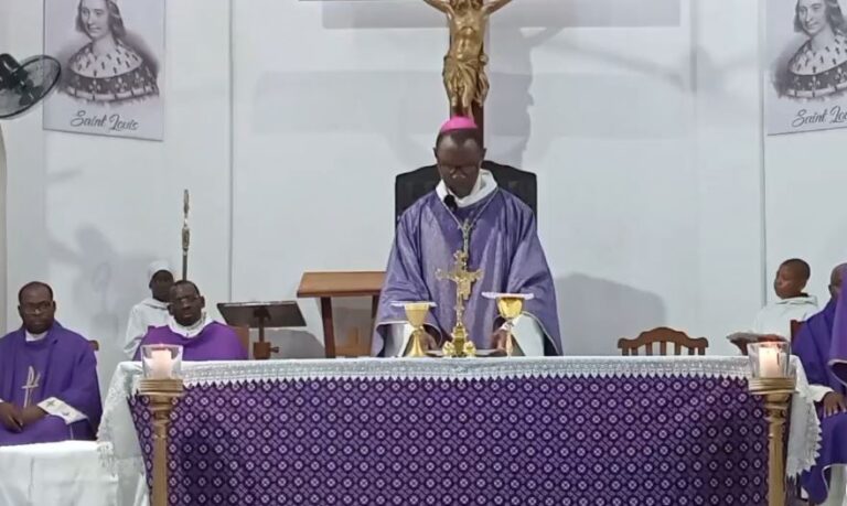 Messe en suffrage pour le premier anniversaire de feu l’abbé Raphael Magloire Se Mbogba